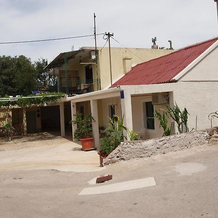 Apartments Viktorija Starigrad Paklenica Εξωτερικό φωτογραφία