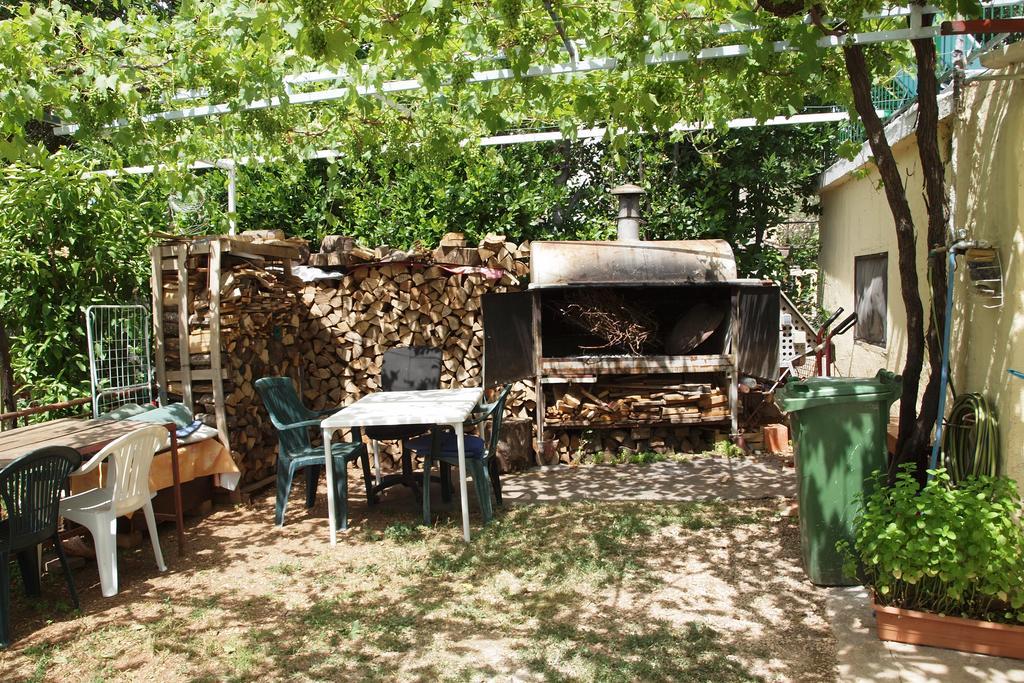 Apartments Viktorija Starigrad Paklenica Εξωτερικό φωτογραφία