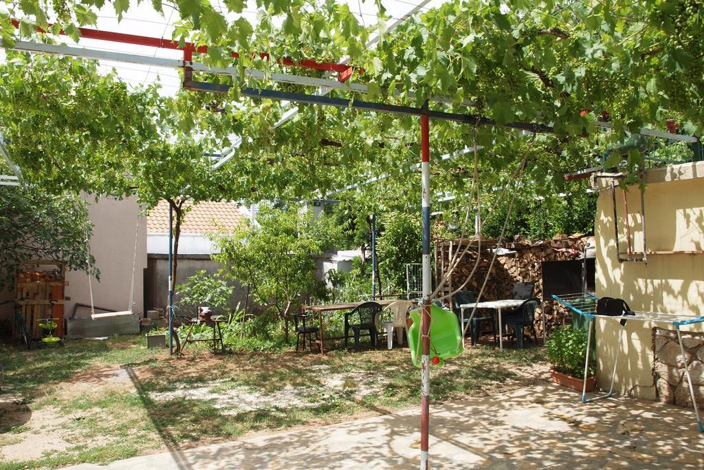 Apartments Viktorija Starigrad Paklenica Εξωτερικό φωτογραφία