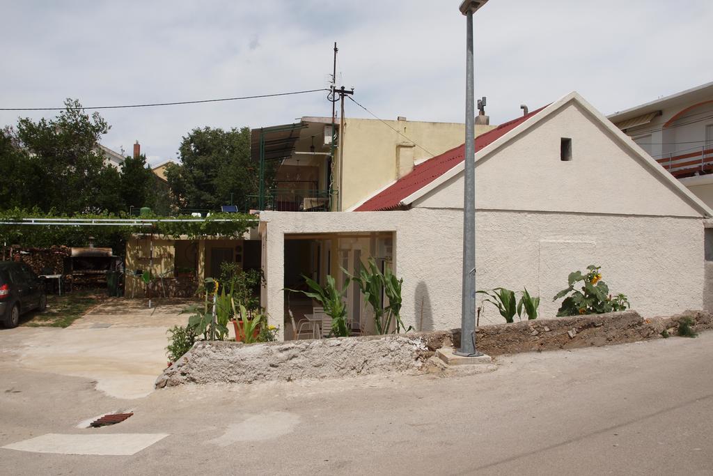Apartments Viktorija Starigrad Paklenica Εξωτερικό φωτογραφία