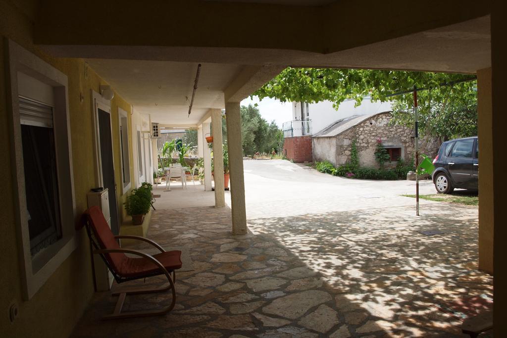 Apartments Viktorija Starigrad Paklenica Εξωτερικό φωτογραφία
