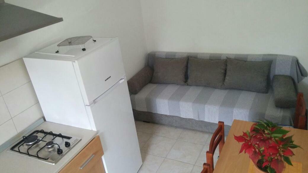 Apartments Viktorija Starigrad Paklenica Εξωτερικό φωτογραφία