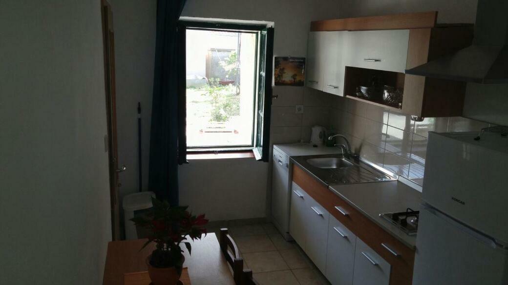 Apartments Viktorija Starigrad Paklenica Εξωτερικό φωτογραφία