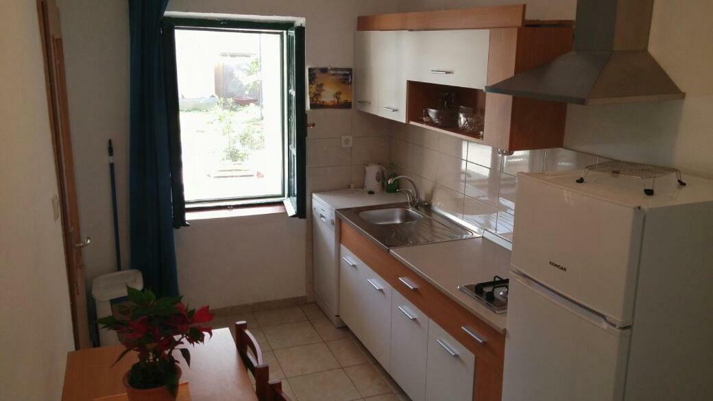 Apartments Viktorija Starigrad Paklenica Εξωτερικό φωτογραφία