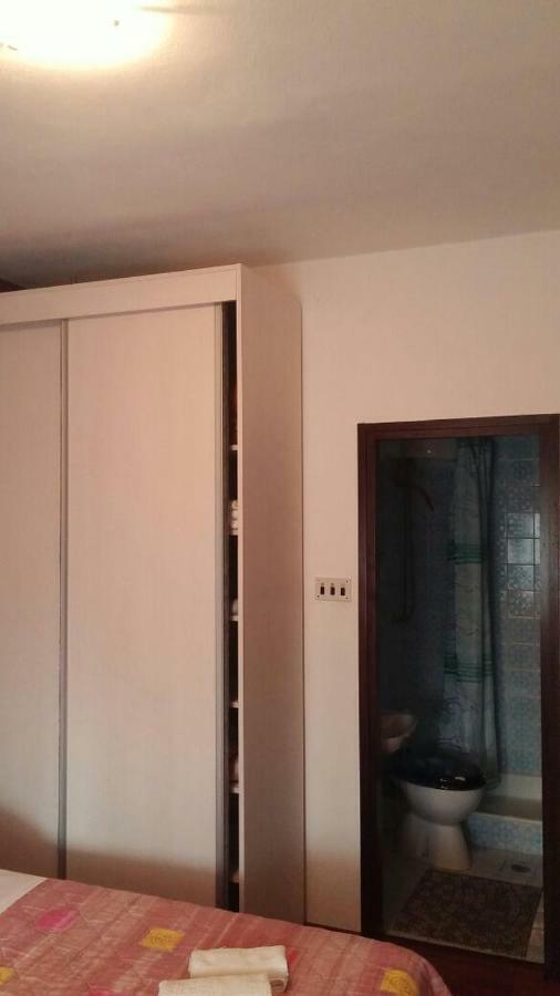 Apartments Viktorija Starigrad Paklenica Εξωτερικό φωτογραφία