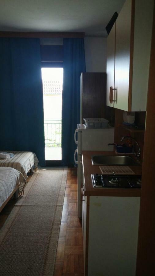 Apartments Viktorija Starigrad Paklenica Εξωτερικό φωτογραφία