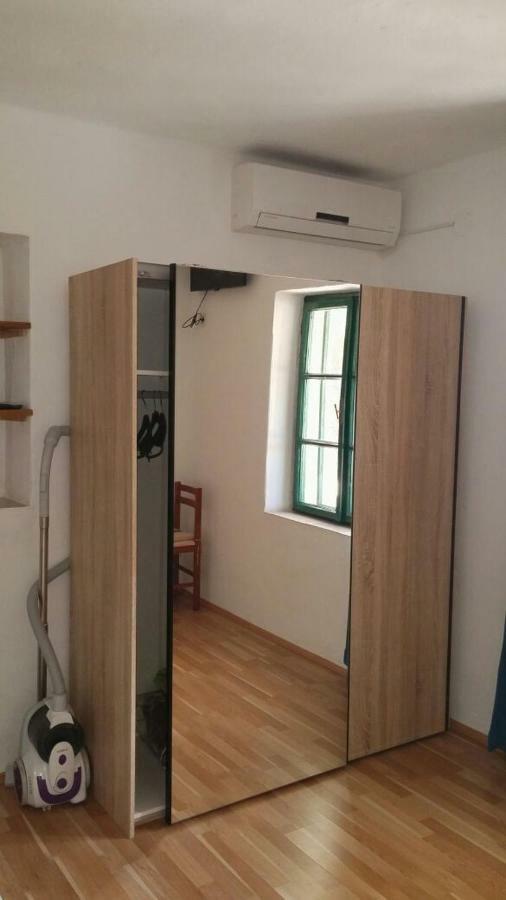 Apartments Viktorija Starigrad Paklenica Εξωτερικό φωτογραφία